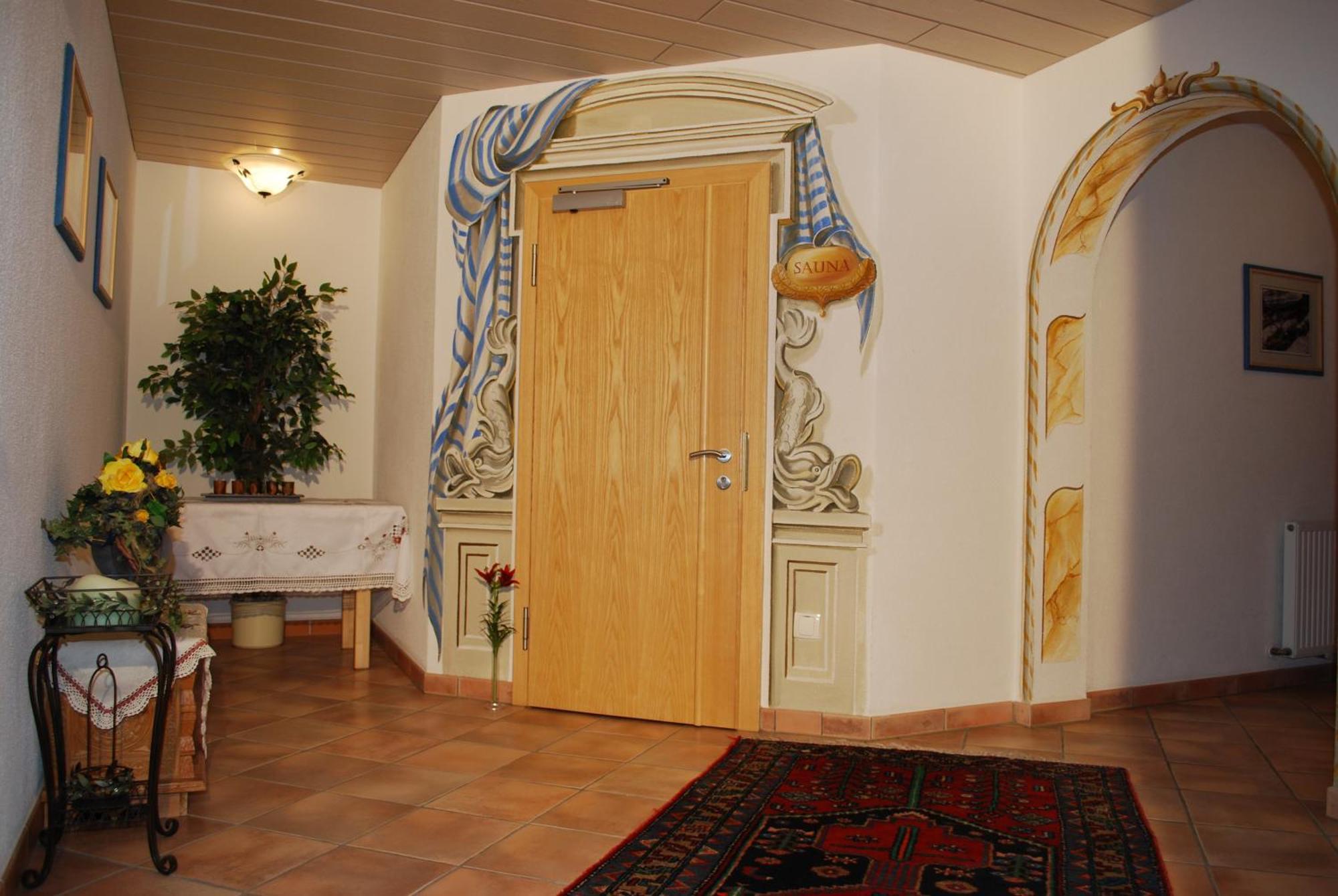 Chasa Monthani Ішгль Номер фото